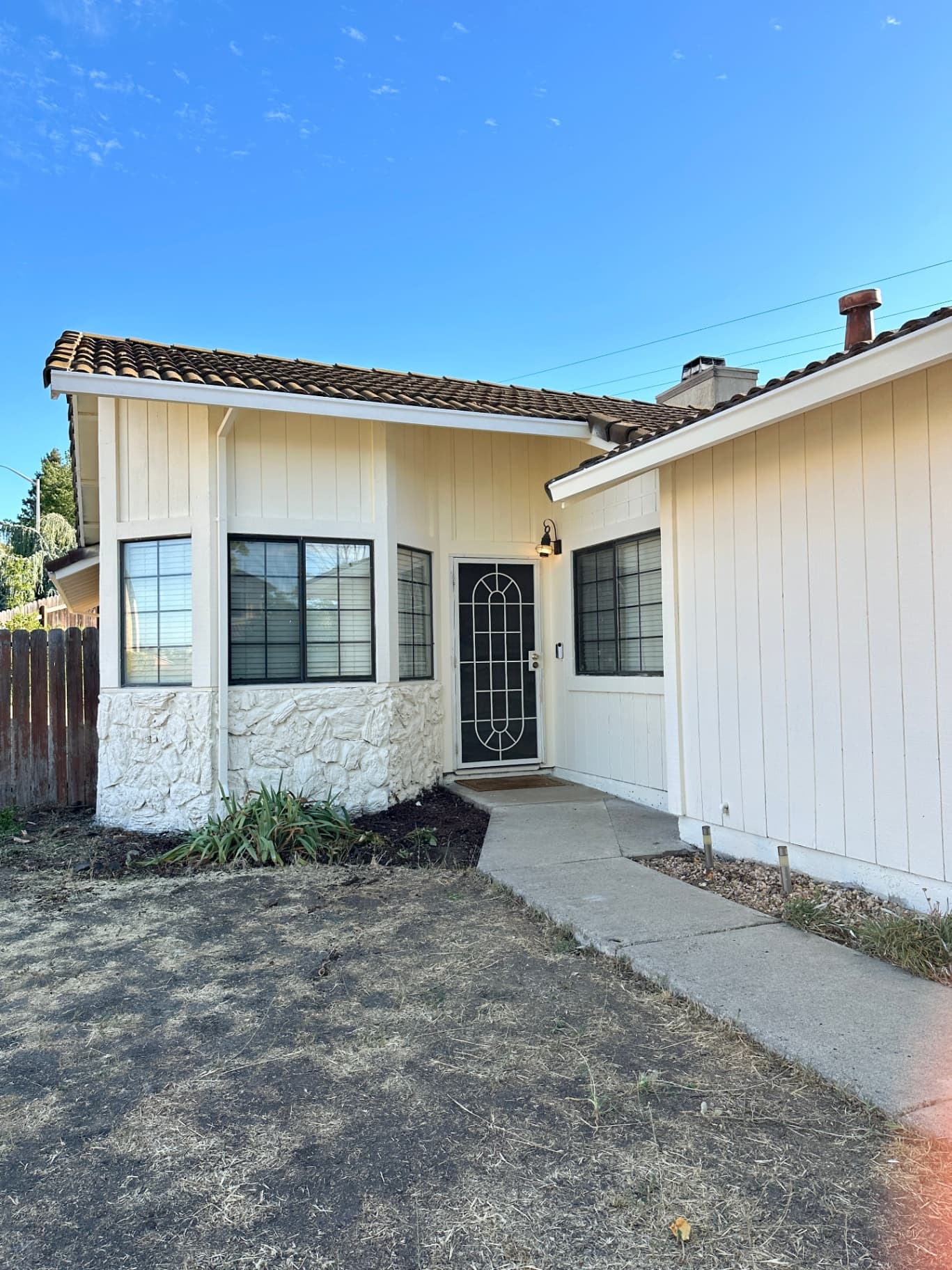 $600 DIY Exterior Paint Makeover